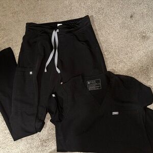 Figs Black scrubs set